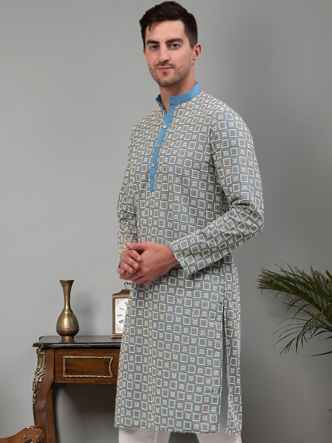 

Jompers Geometric Embroidered Mandarin Collar Pure Cotton Straight Kurta, Blue