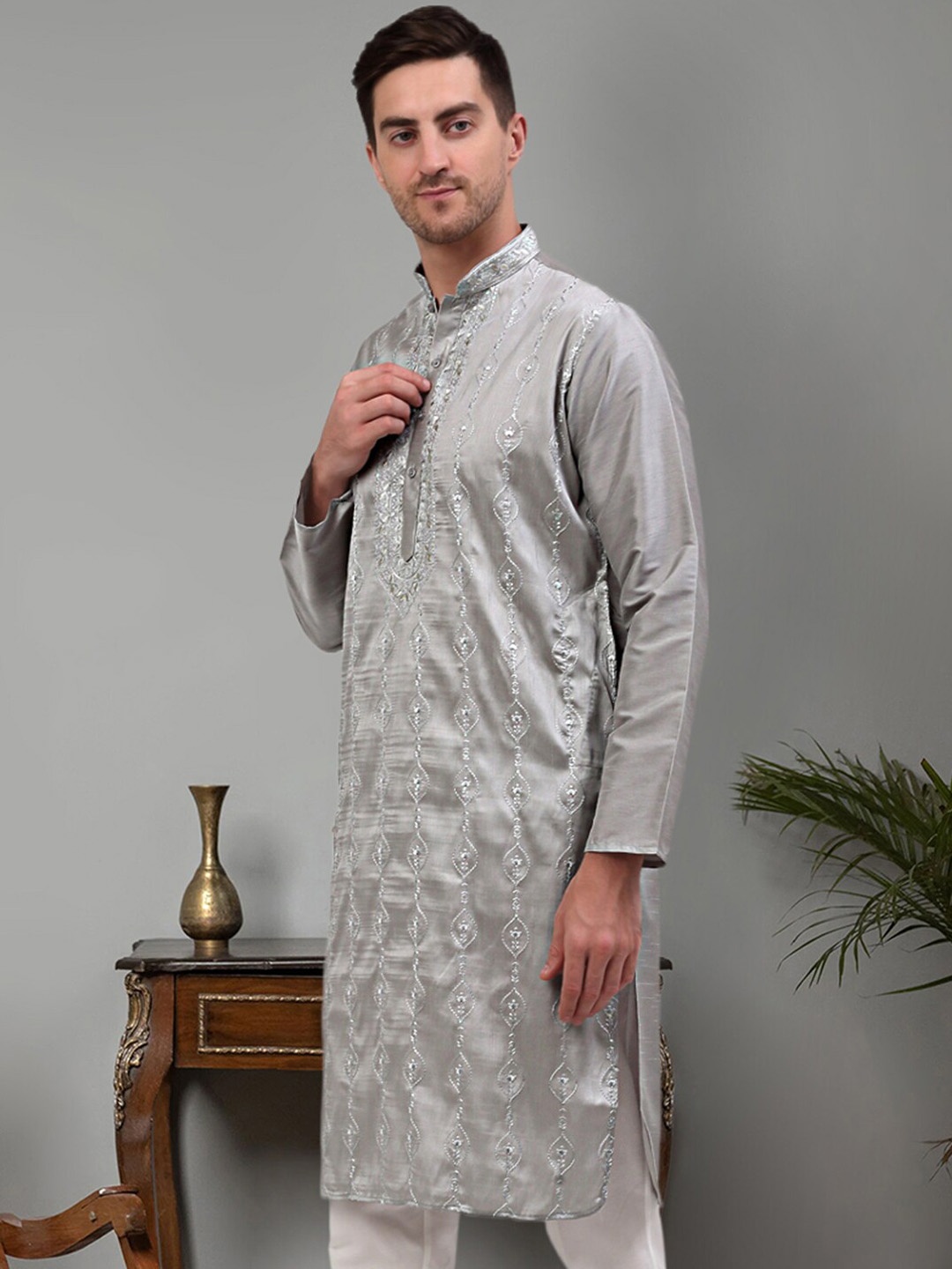 

Jompers Ethnic Motifs Embroidered Mandarin Collar Cotton Silk Straight Kurta, Grey
