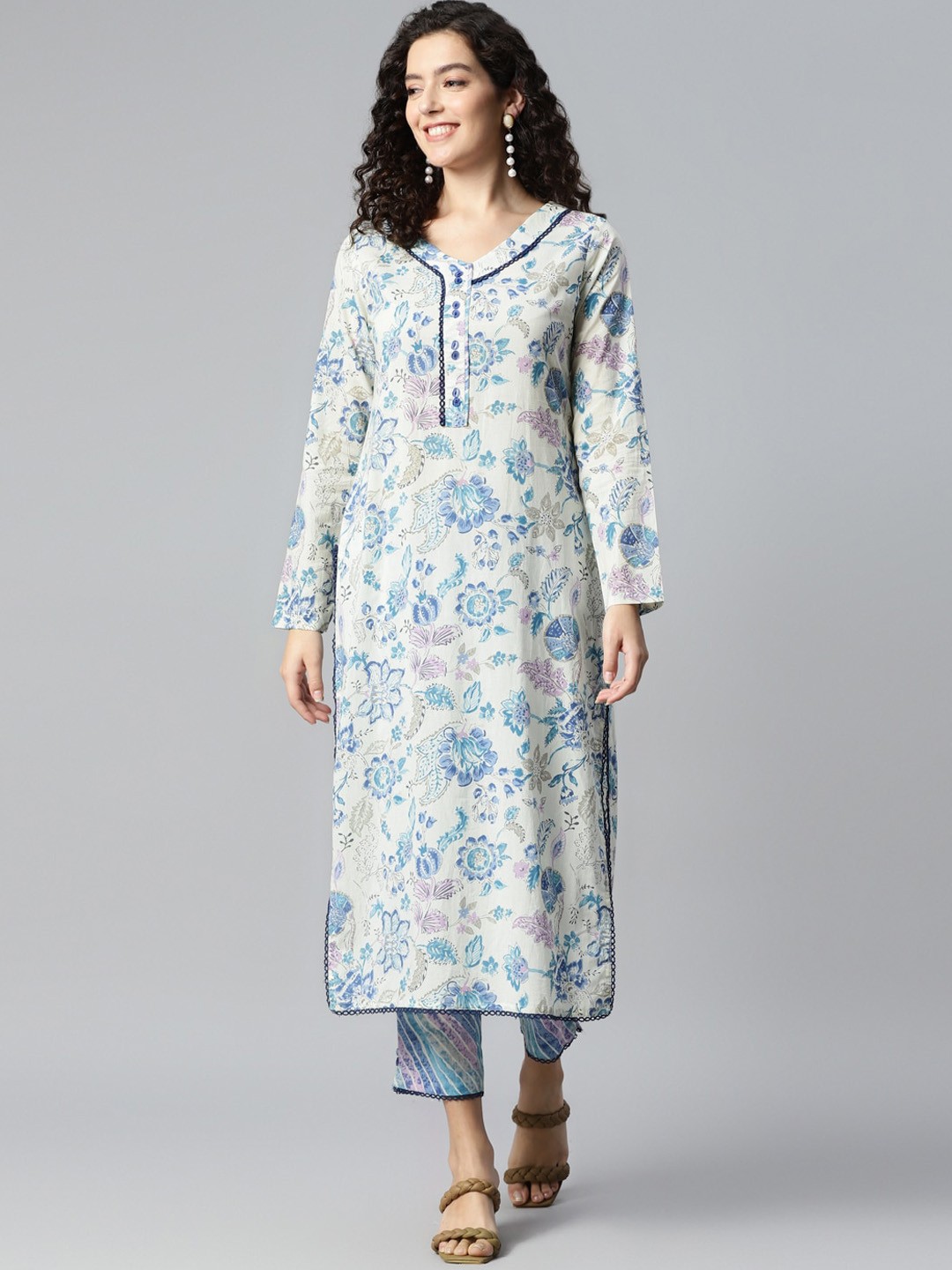 

ZARI Floral Printed V-Neck Kurta With Trousers, White