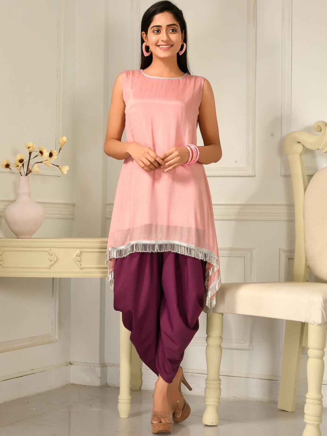 

Disli Round Neck Sleeveless Kurti With Dhoti Pants, Pink