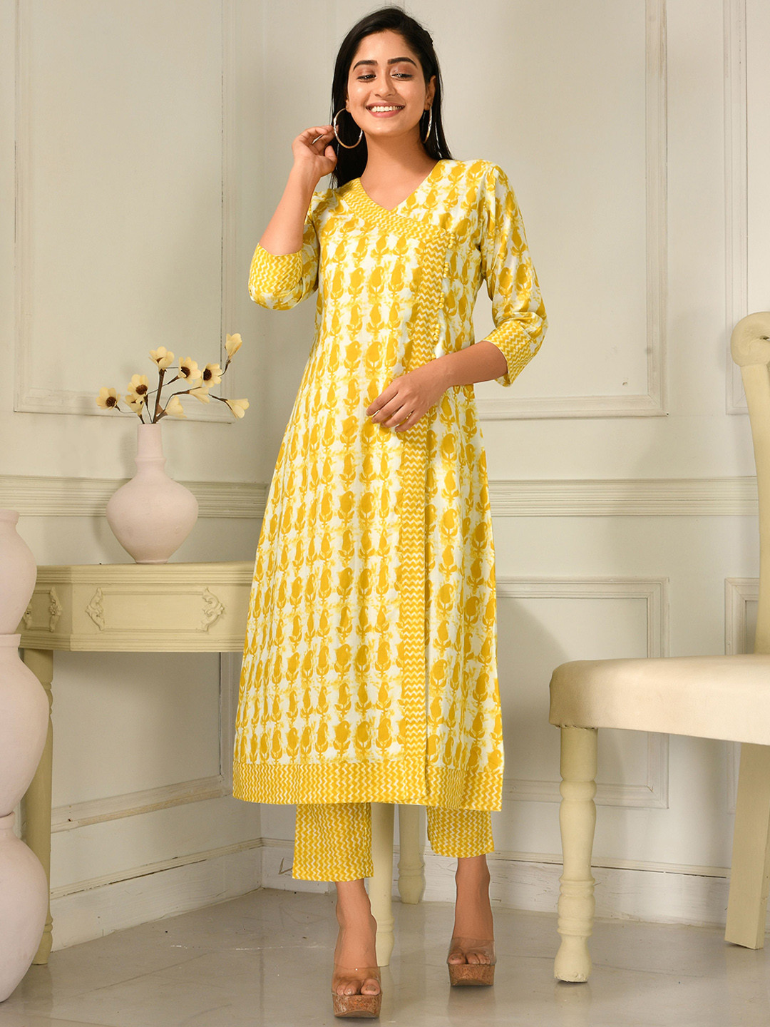 

Disli Ethnic Motifs Printed V-Neck Angrakha Pure Cotton Kurta with Trousers, Yellow