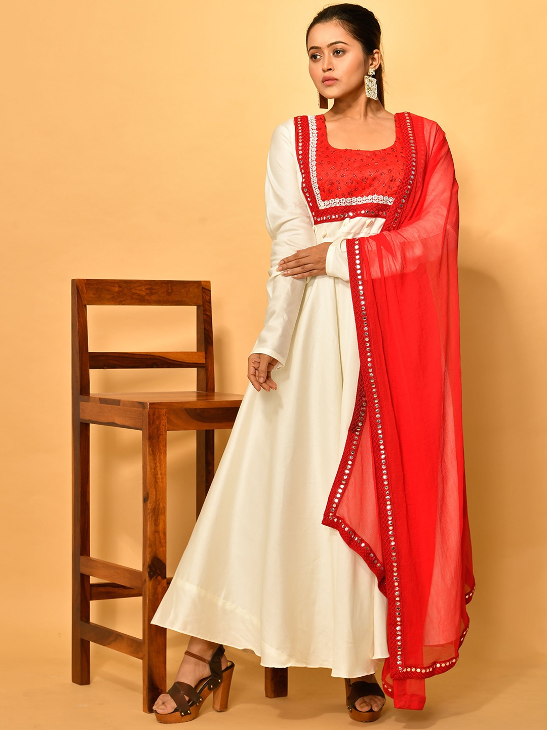 

Disli Ethnic Motifs Yoke Design Mirror Work Kurta With Trousers & Dupatta, Off white