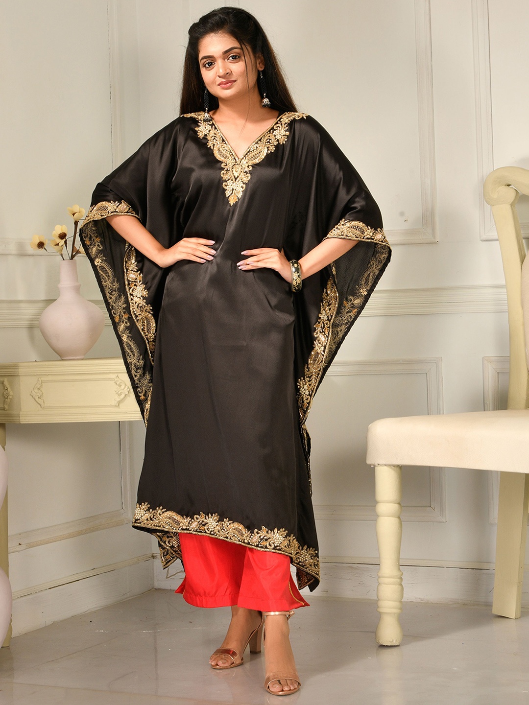 

Disli Ethnic Motifs Yoke Design Thread Work Kaftan Kurta With Palazzos, Black