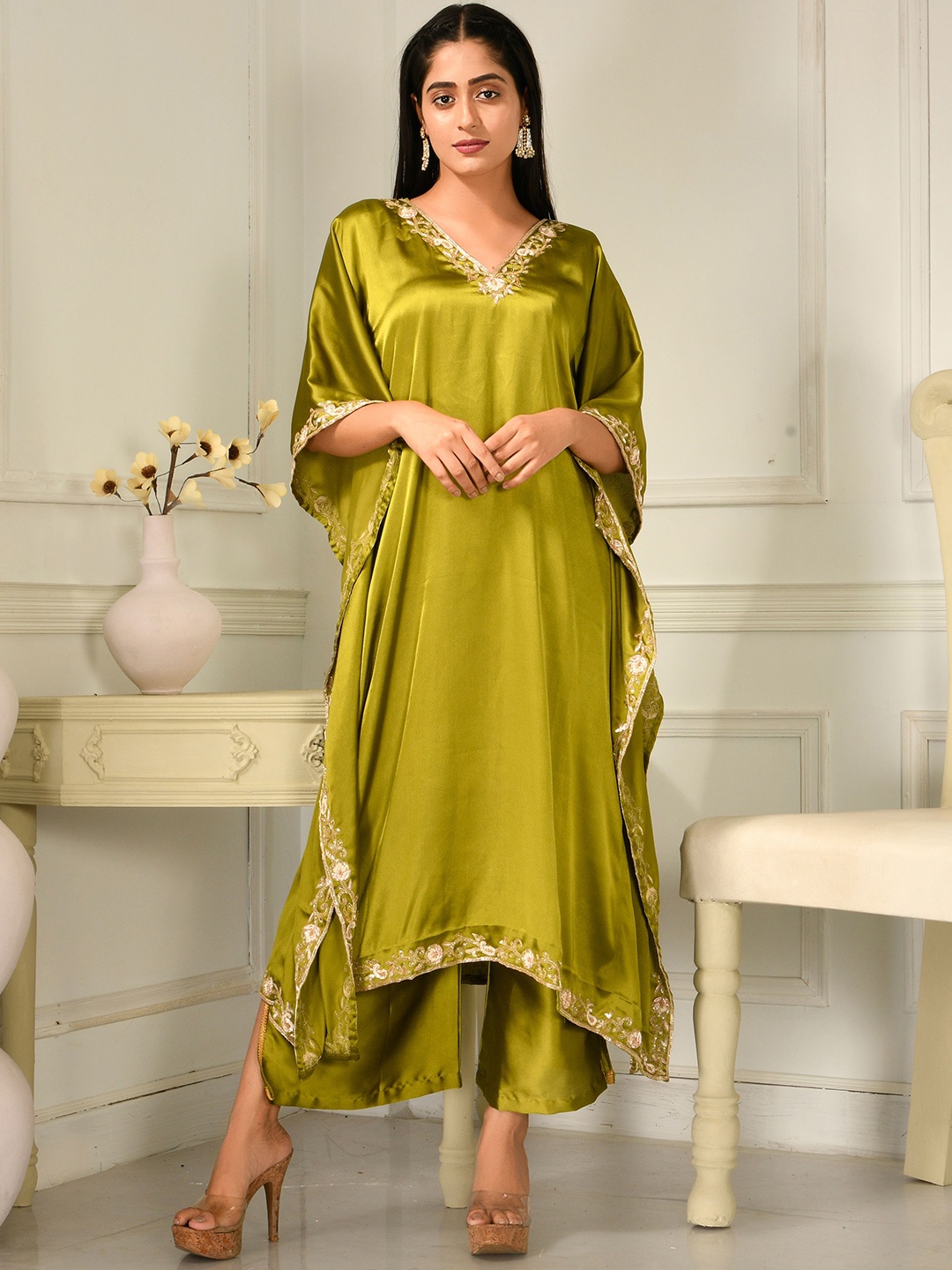 

Disli Thread Work V-Neck Kaftan Satin Kurta with Trousers, Green