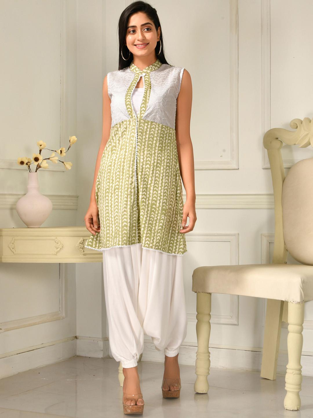 

Disli Geometric Printed Regular Thread Work Pure Cotton Kurta With Harem Pants, Green