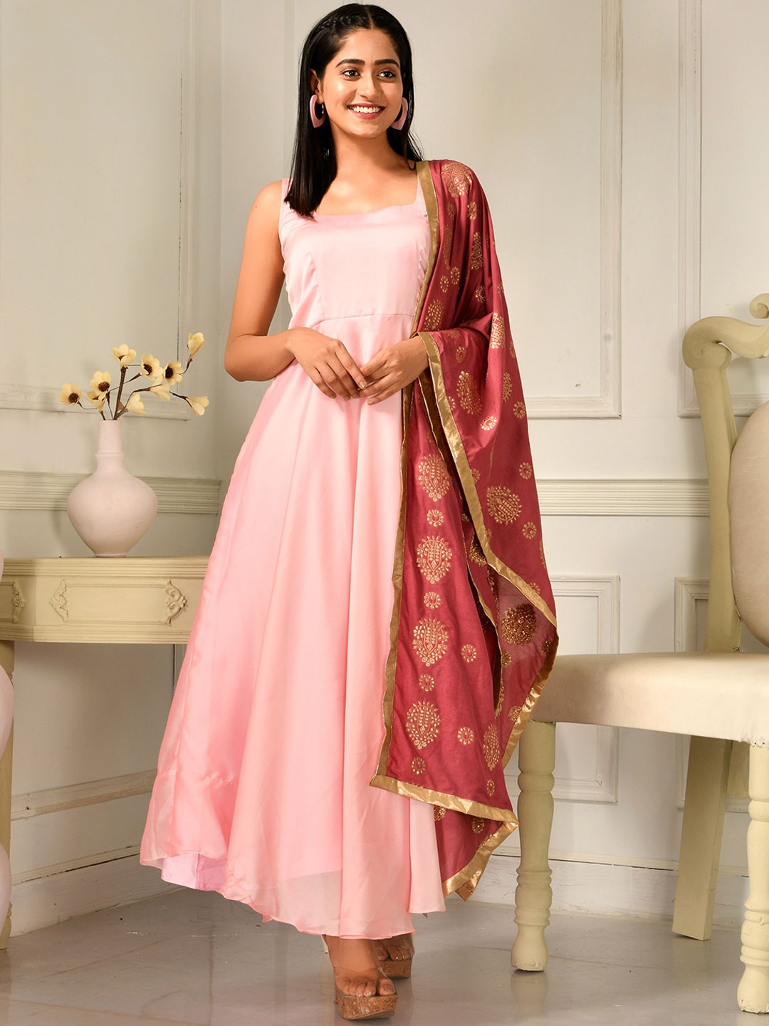 

Disli Scoop Neck Sleeveless Anarkali Kurta With Dupatta, Pink