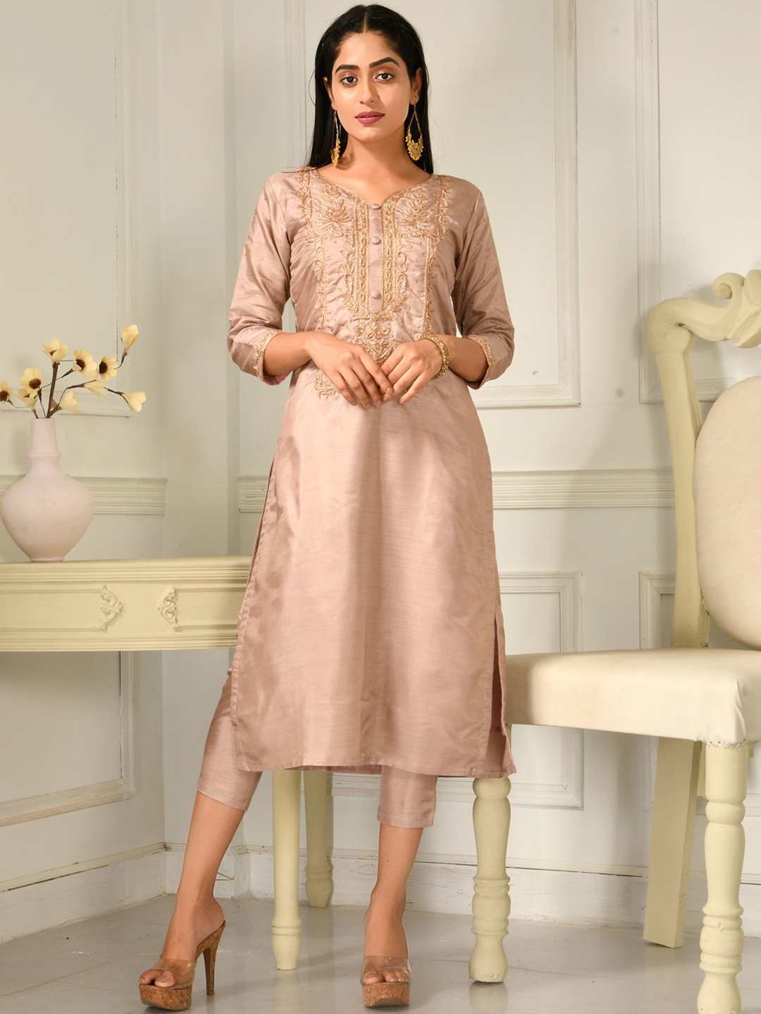 

Disli Floral Yoke Design V-Neck Straight Kurta with Trouser, Nude