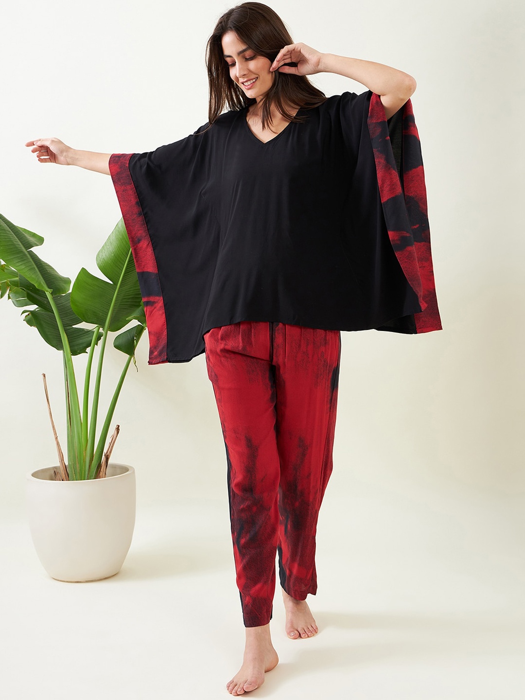 

The Kaftan Company V-Neck Kaftan With Pyjamas, Black