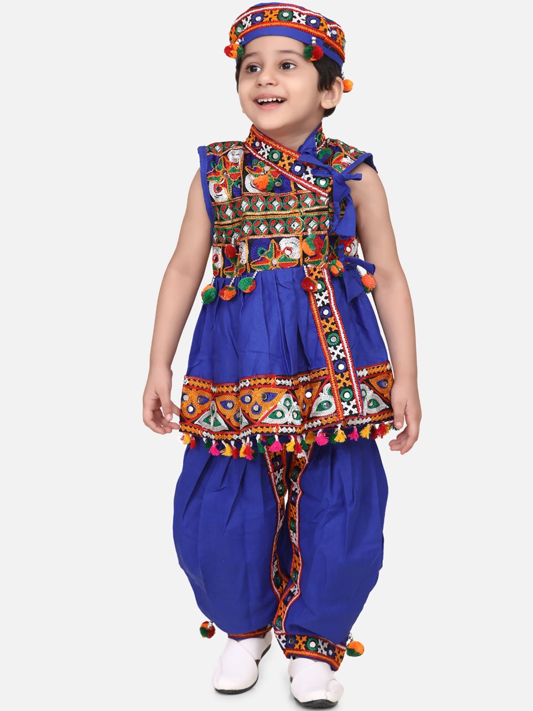 

BownBee Boys Ethnic Motifs Embroidered Mirror Work Kurta With Dhoti Pants, Blue