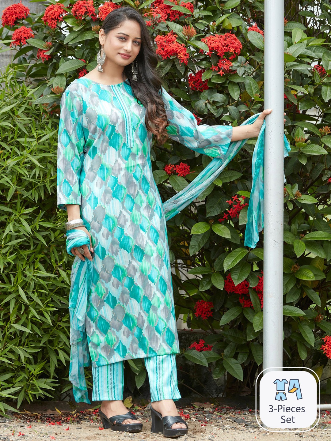 

PREMROOP- THE STYLE YOU LOVE Geometric Printed Straight Kurta & Trousers With Dupatta, Blue