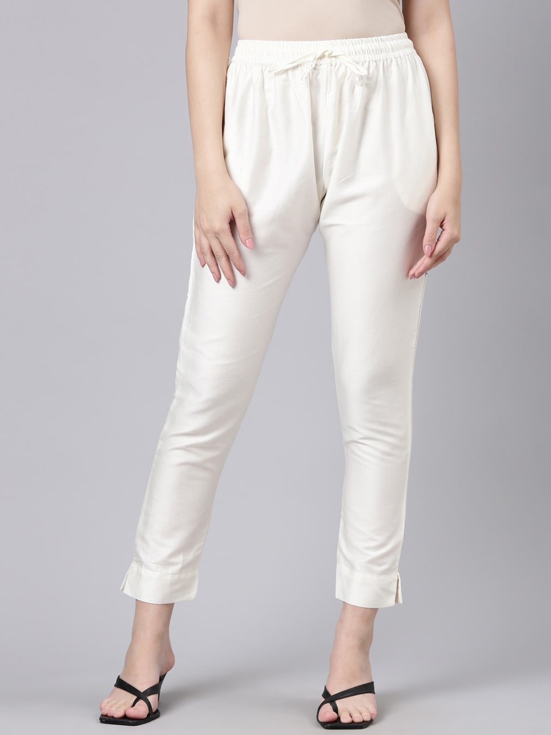 

GOLDSTROMS Women Mid-Rise Cotton Satin Cropped Trousers, Off white