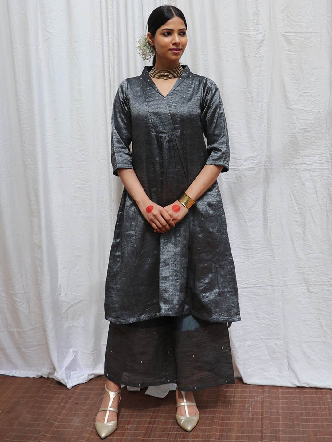 

Chidiyaa V-Neck Zari Kurta With Palazzos, Black