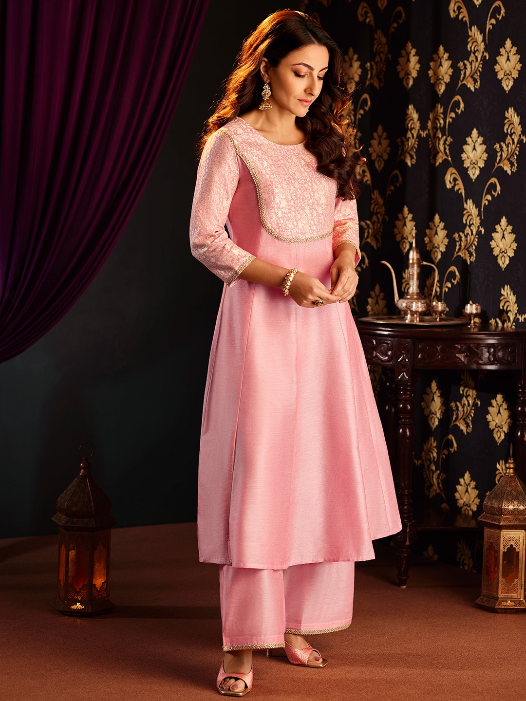 

House of Pataudi Women Jashn Floral Yoke Design Kurta & Palazzos, Pink