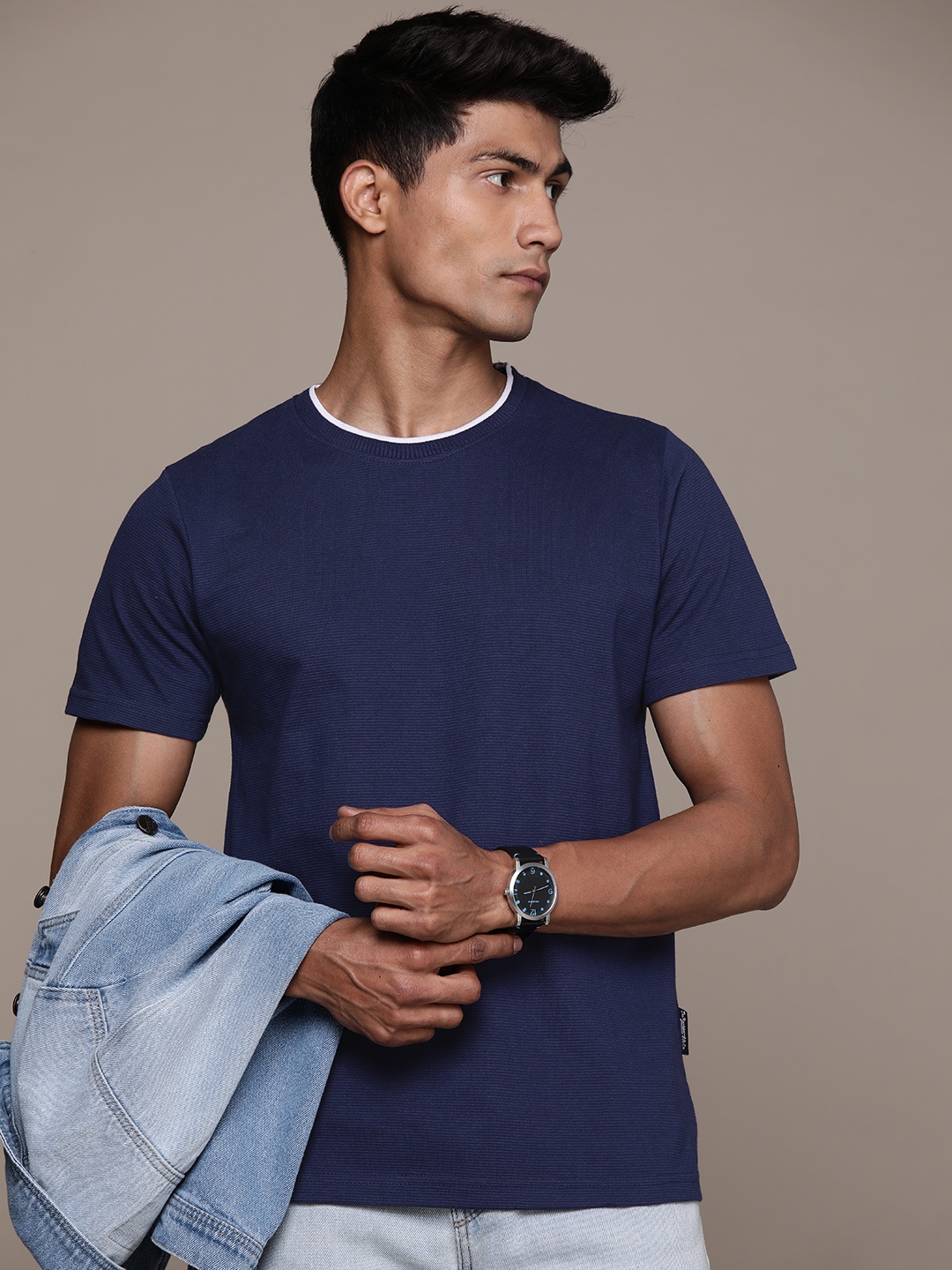 

The Roadster Lifestyle Co. Men Textured T-shirt, Navy blue