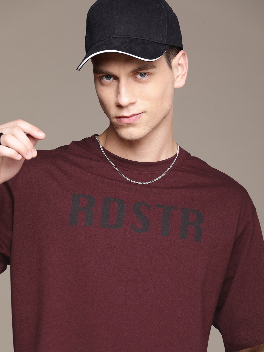 

The Roadster Lifestyle Co. Oversized Fit Men Brand Logo Printed Pure Cotton T-shirt, Maroon
