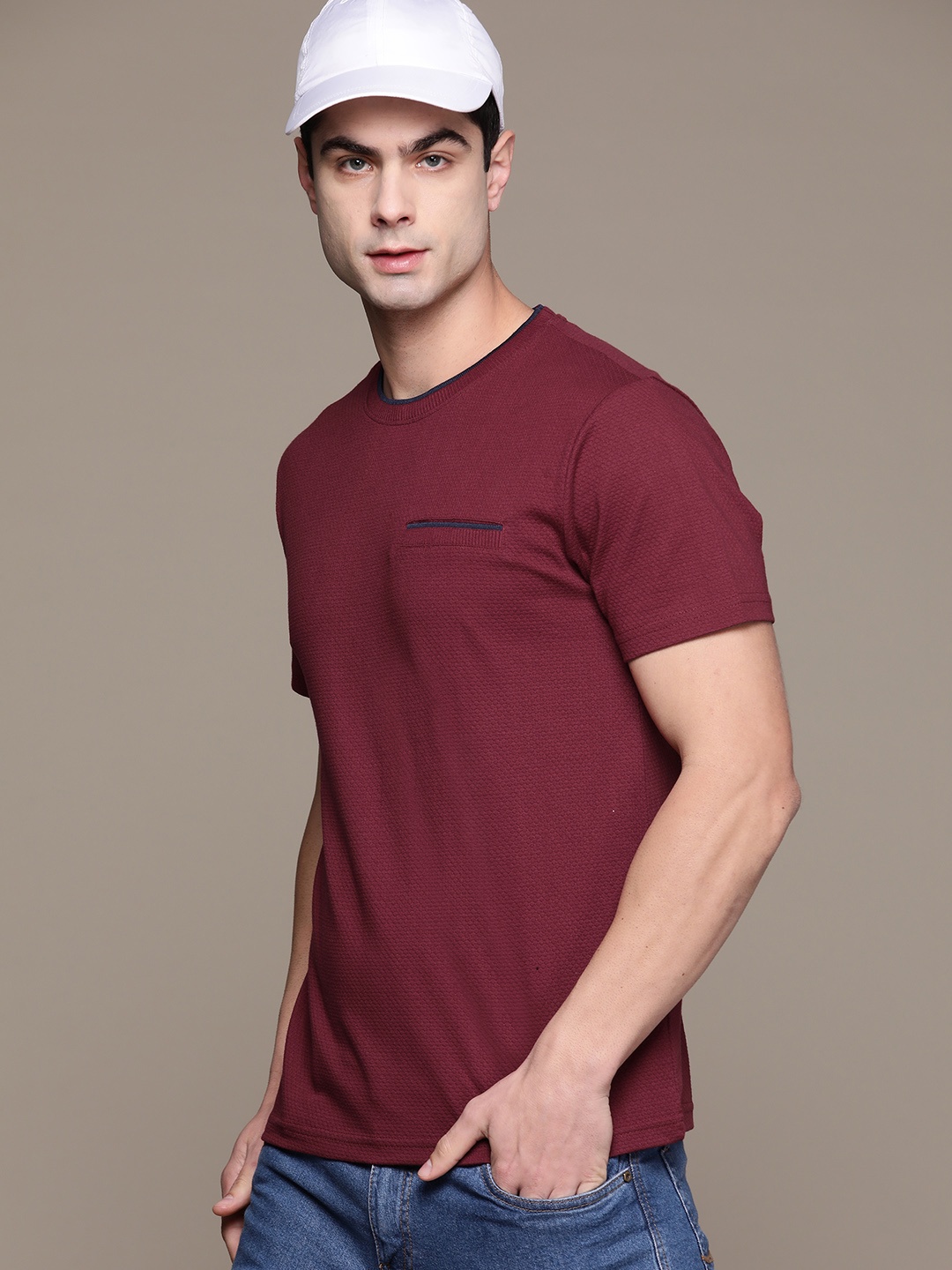 

The Roadster Lifestyle Co. Short Sleeves Textured T-shirt, Maroon