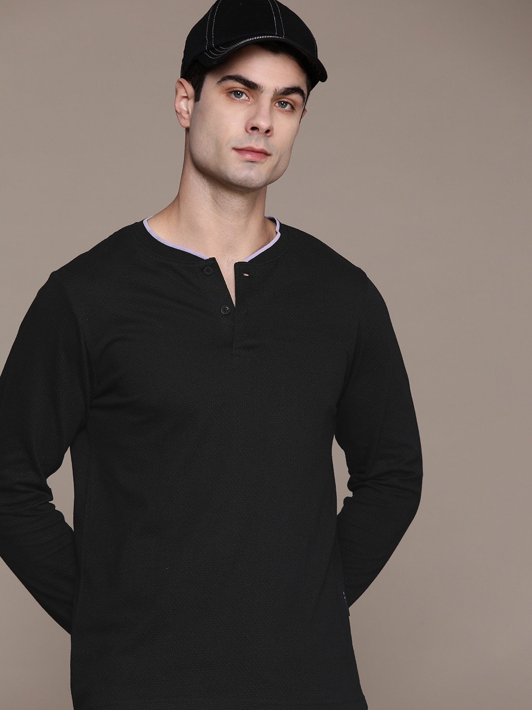 

The Roadster Lifestyle Co Self Design T-shirt, Black