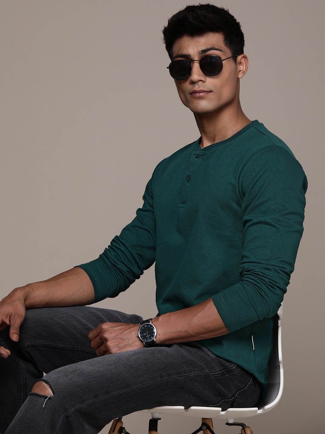 

The Roadster Lifestyle Co. Men Textured Henley Neck T-shirt, Green