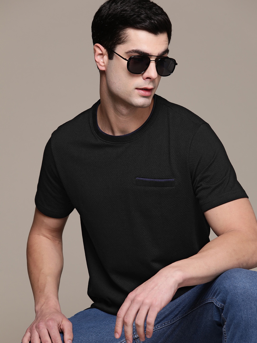 

The Roadster Lifestyle Co. Short Sleeves Textured T-shirt, Black