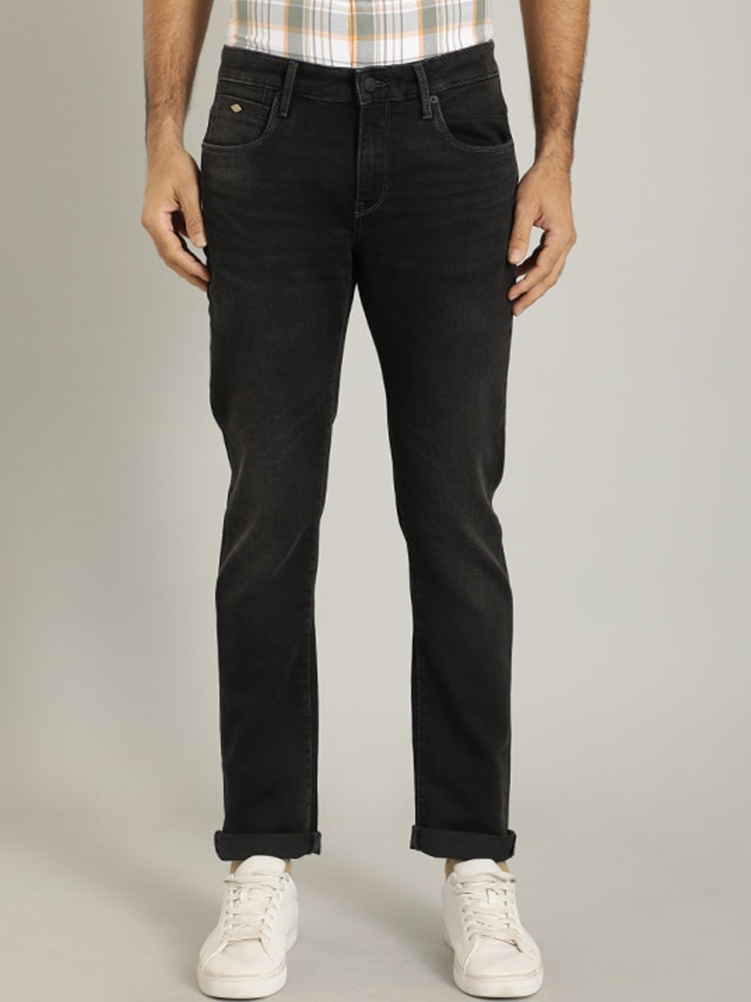

Indian Terrain Men Clean Look Mid-Rise Tapered Fit Stretchable Jeans, Black