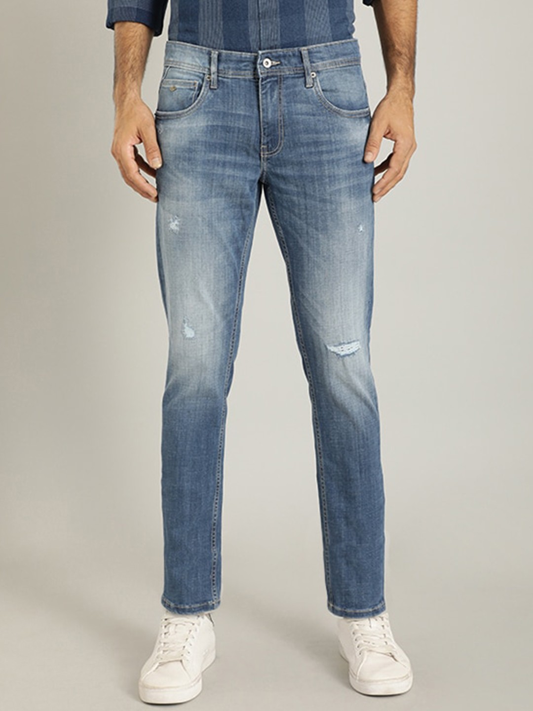 

Indian Terrain Men Kruger Low Distress Skinny Fit Light Fade Stretchable Jeans, Blue