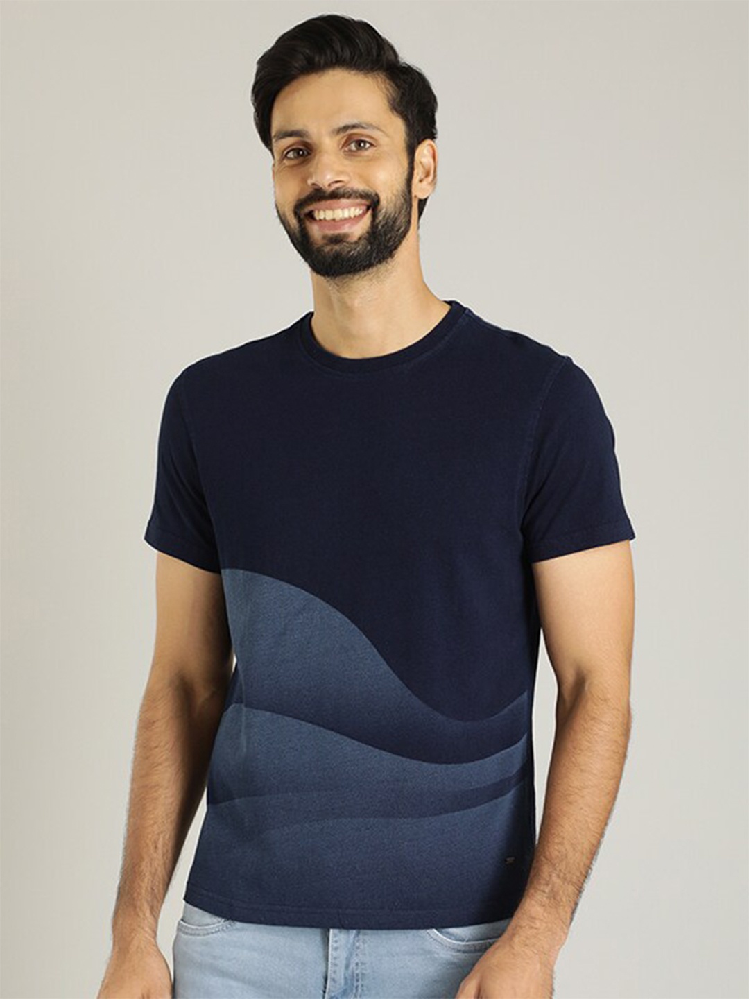 

Indian Terrain Colourblocked Pockets Cotton T-shirt, Navy blue
