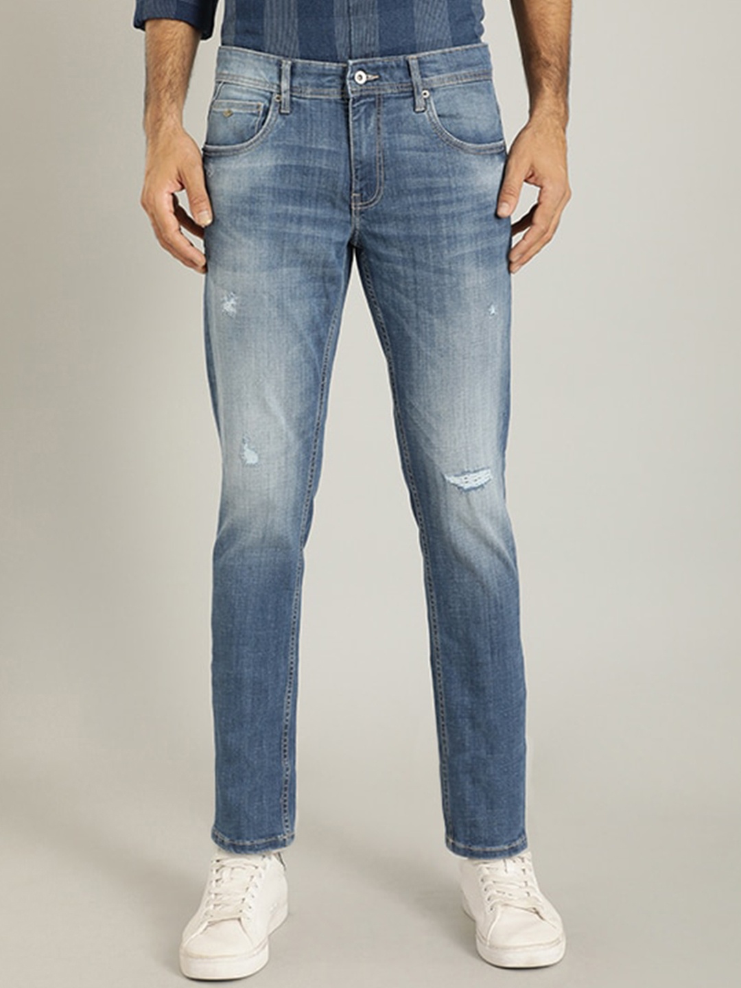 

Indian Terrain Men Kruger Skinny Fit Low Distress Light Fade Jeans, Blue
