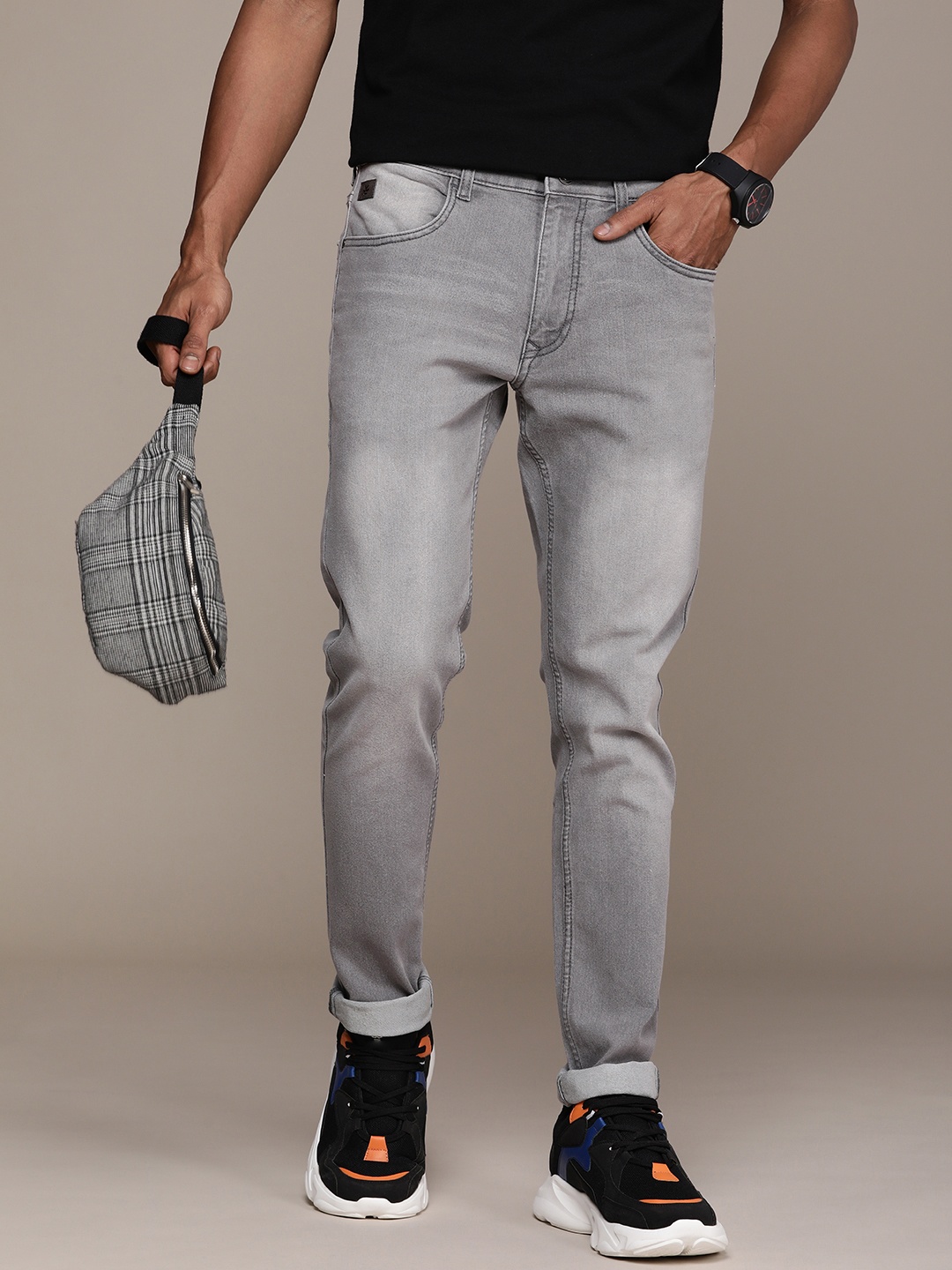 

WROGN Men Slim Fit Light Fade Stretchable Jeans, Grey