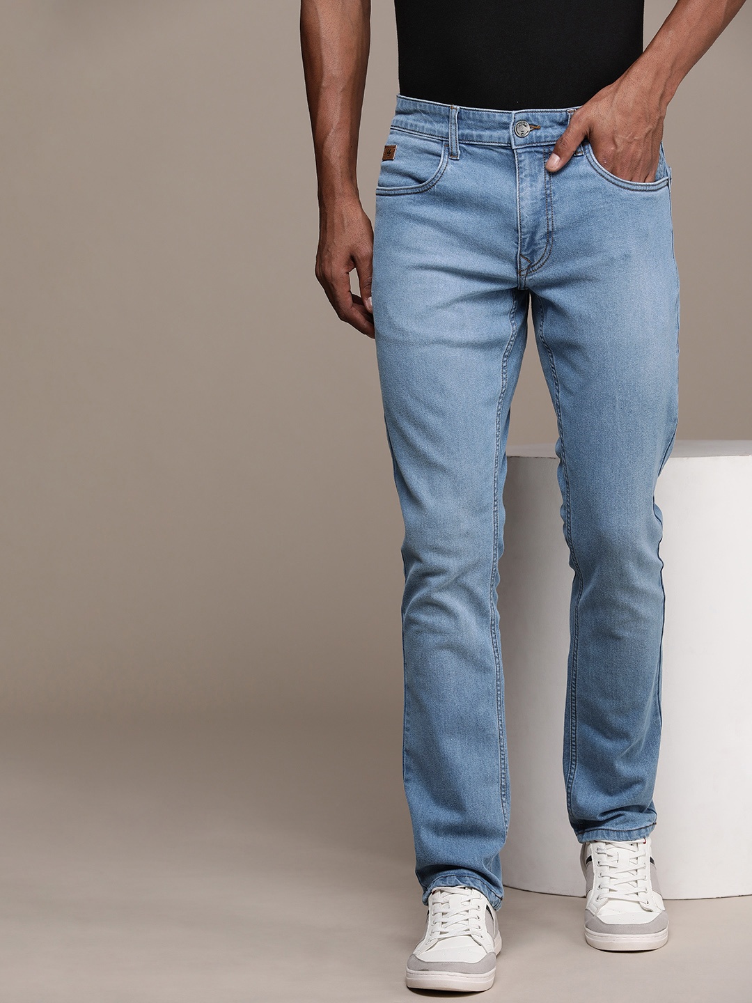 

WROGN Men Straight Fit Heavy Fade Stretchable Jeans, Blue
