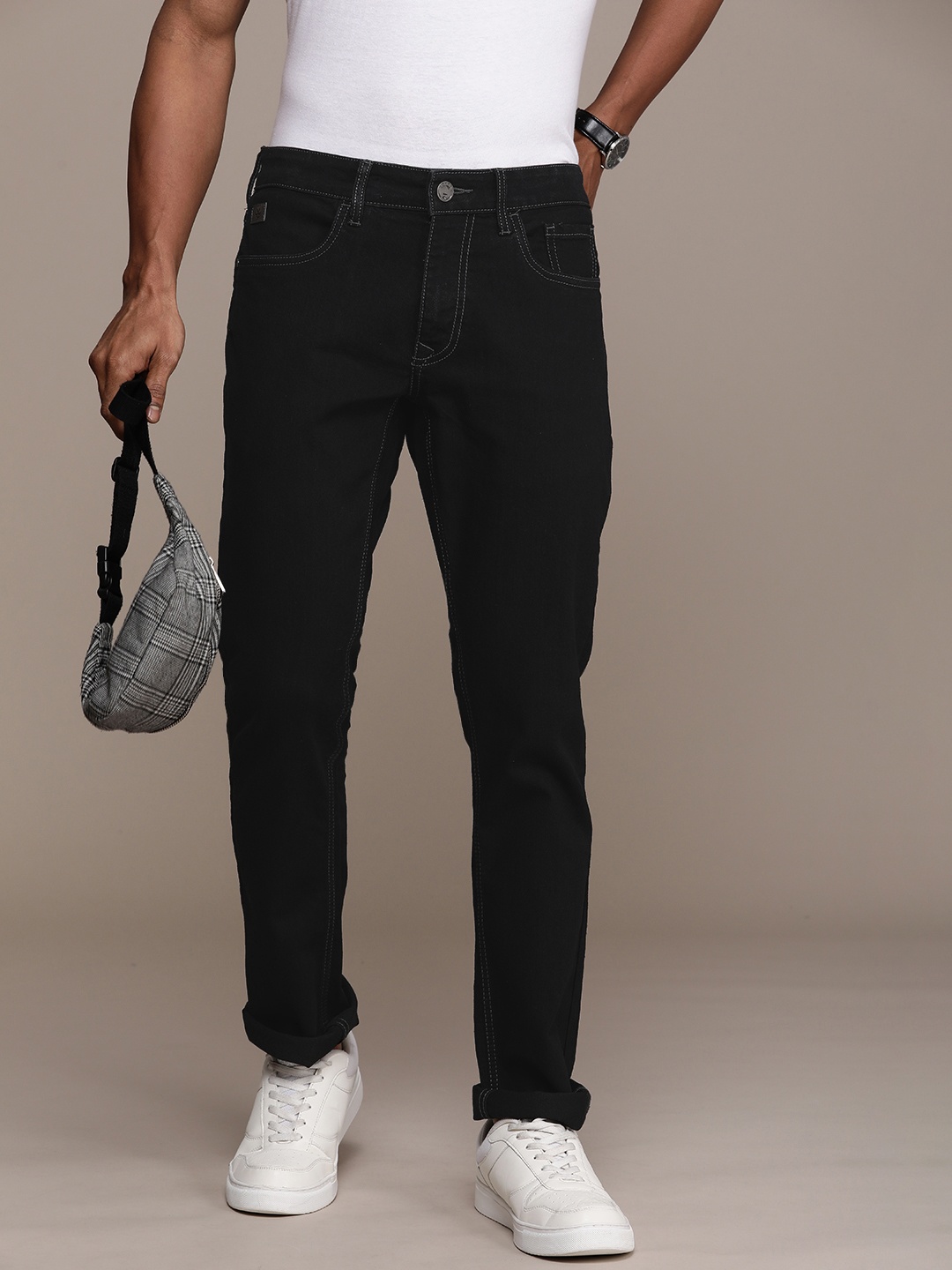 

WROGN Men Straight Fit Stretchable Jeans, Black