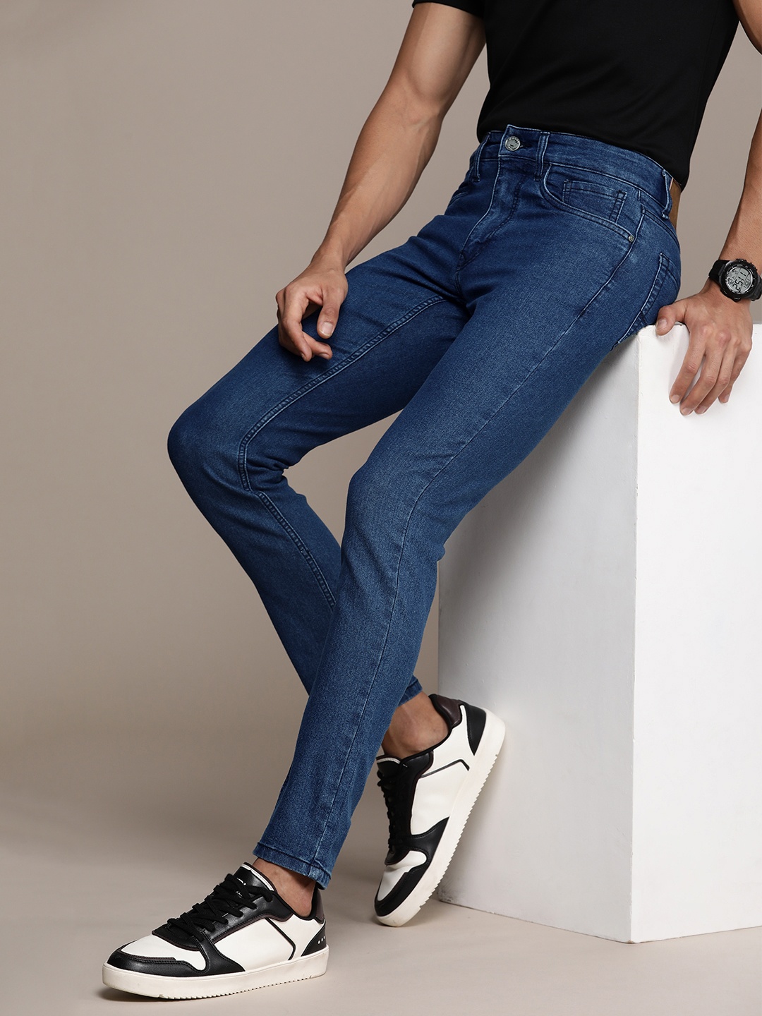 

WROGN Men Slim Fit Light Fade Stretchable Jeans, Blue