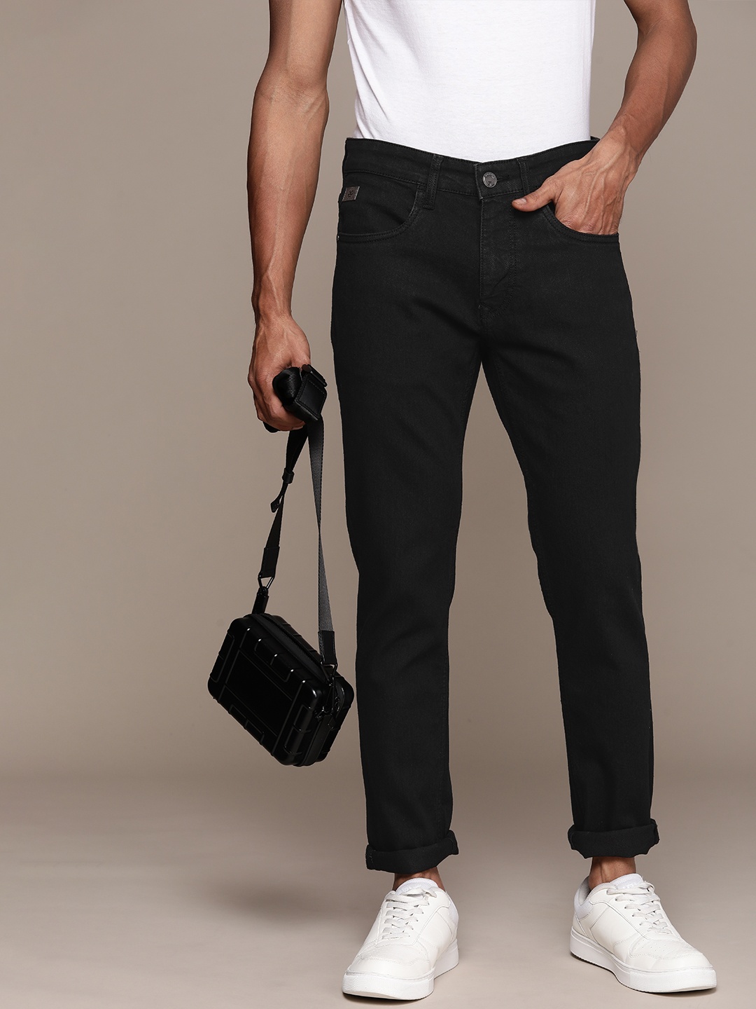 

WROGN Men Mid-Rise Slim Fit Stretchable Jeans, Black