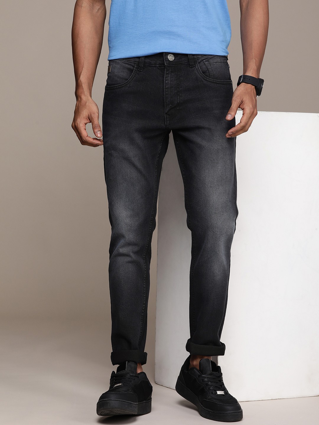 

WROGN Men Slim Fit Light Fade Stretchable Jeans, Navy blue