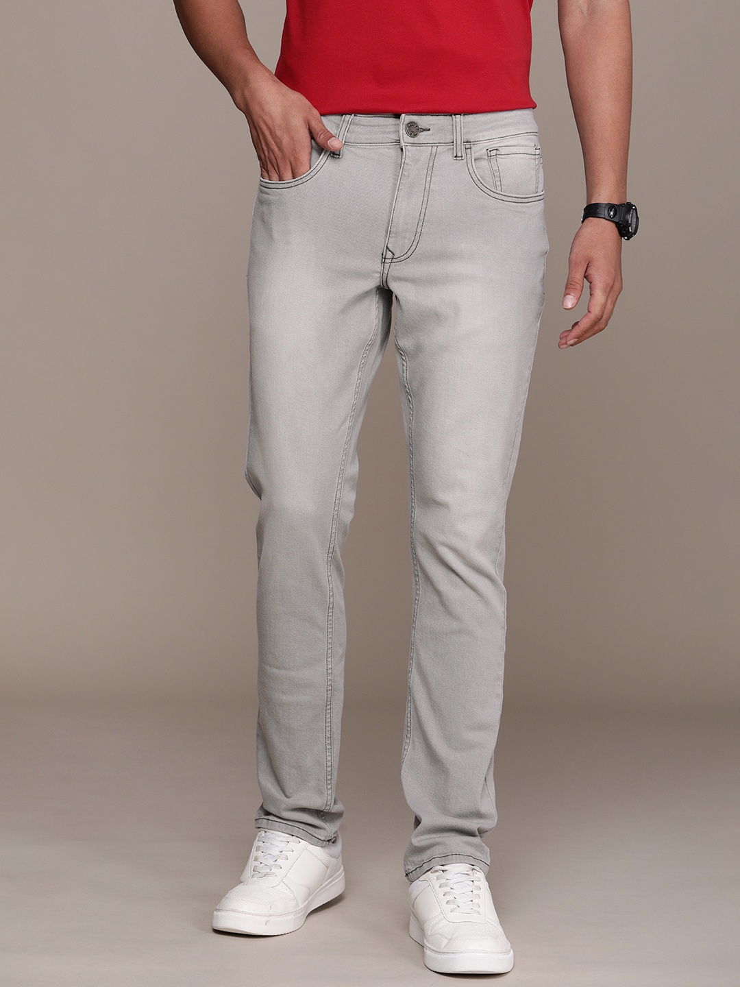 

WROGN Men Straight Fit Light Fade Stretchable Mid-Rise Jeans, Grey