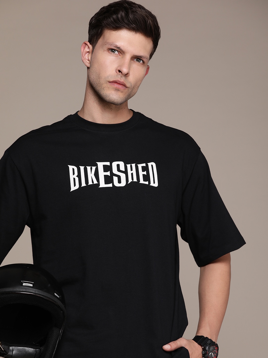 

Roadster Men Typography Printed Drop-Shoulder Sleeves Pure Cotton T-shirt, Black