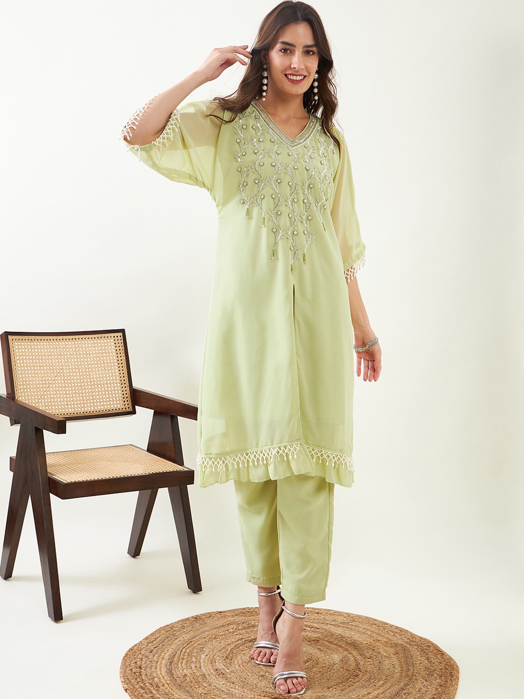 

The Kaftan Company Embroidered V-Neck Aari Work Kurta With Slip And Pants, Green