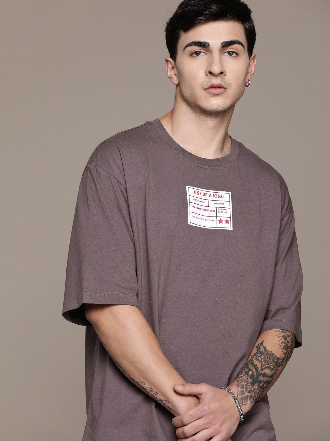 

The Roadster Lifestyle Co. Oversized Fit Drop-Shoulder Sleeves Pure Cotton Applique T-shirt, Mauve