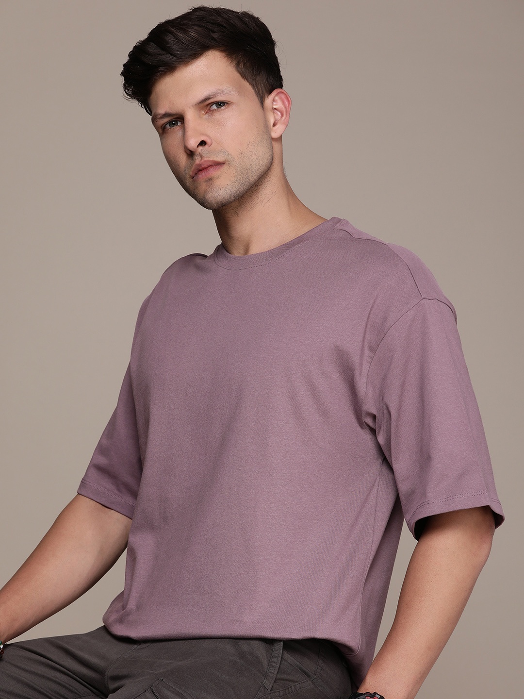 

Roadster Men Solid Drop-Shoulder Sleeves Pure Cotton T-shirt, Mauve