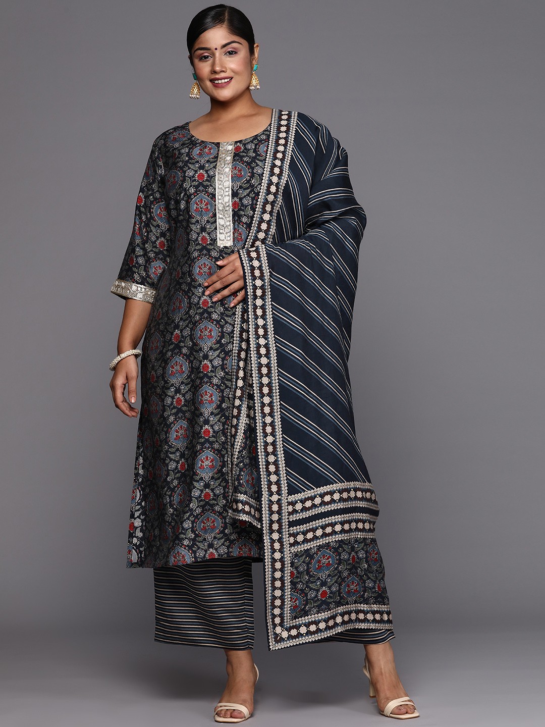 

EXTRA LOVE BY LIBAS Plus Size Floral Printed Regular Sequinned Kurta Set, Navy blue