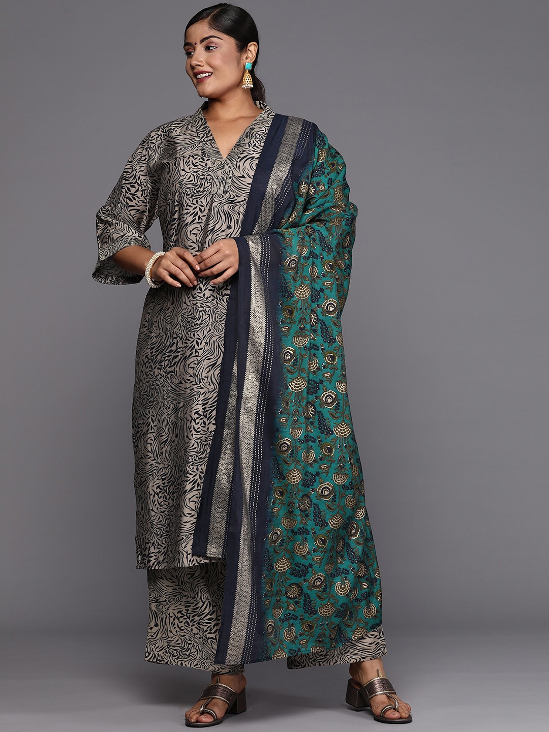 

EXTRA LOVE BY LIBAS Plus Size Floral Printed Zari Regular Kurta with Palazzos & Dupatta, Blue