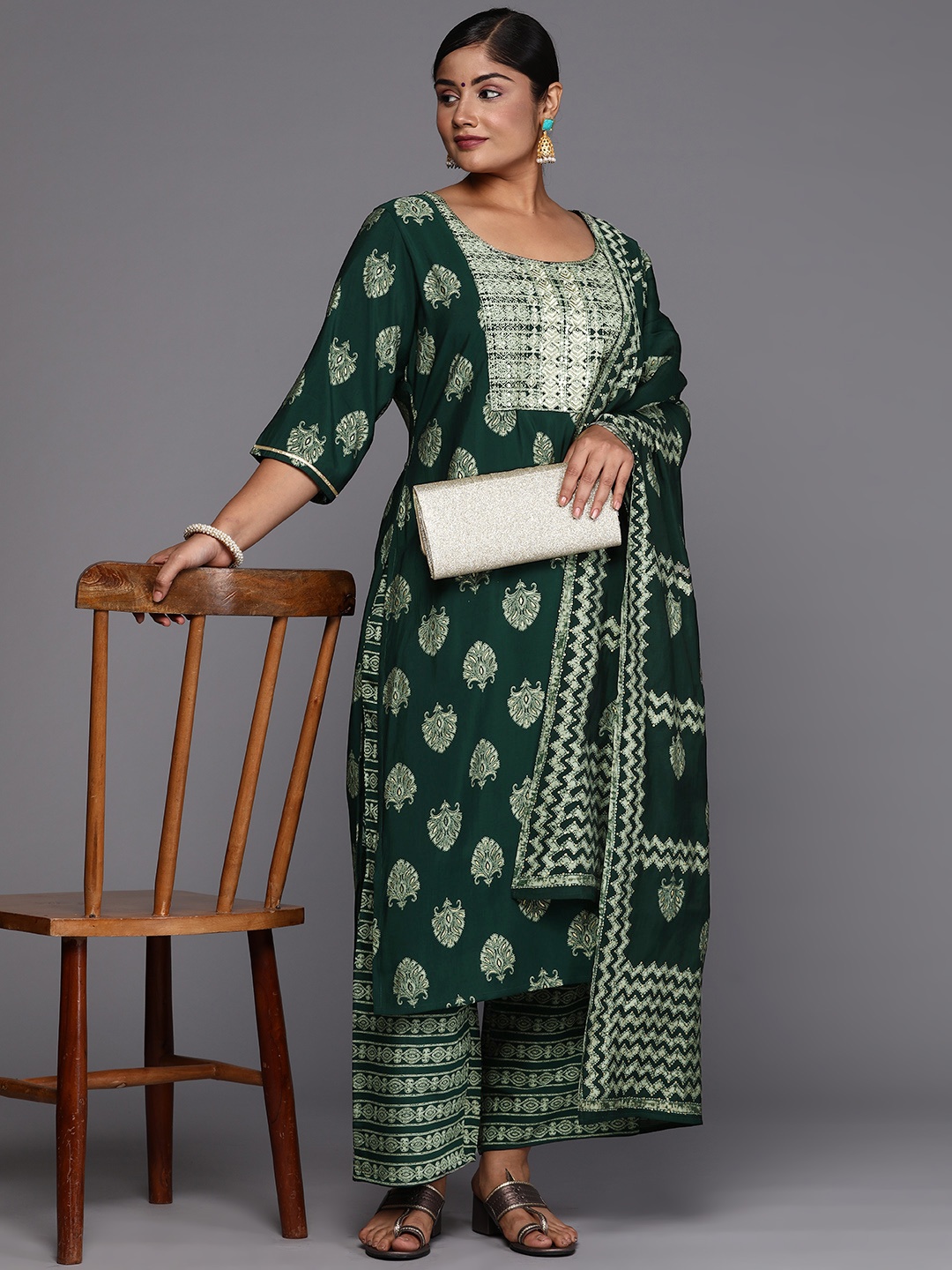 

EXTRA LOVE BY LIBAS Plus Size Ethnic Motifs Printed Regular Sequinned Kurta Set, Green