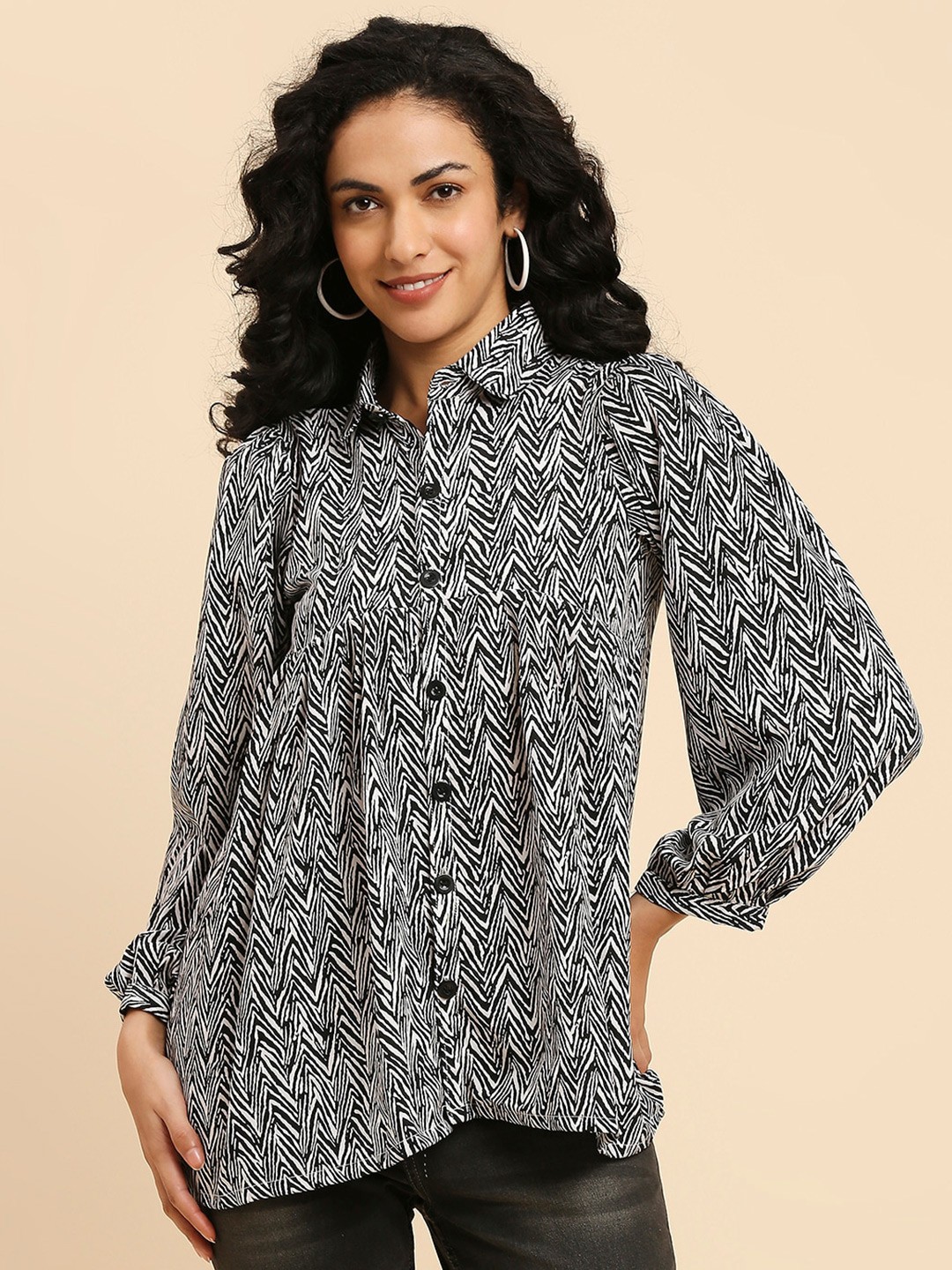 

GUFRINA Chevron Printed Gathered Shirt Style Top, Black