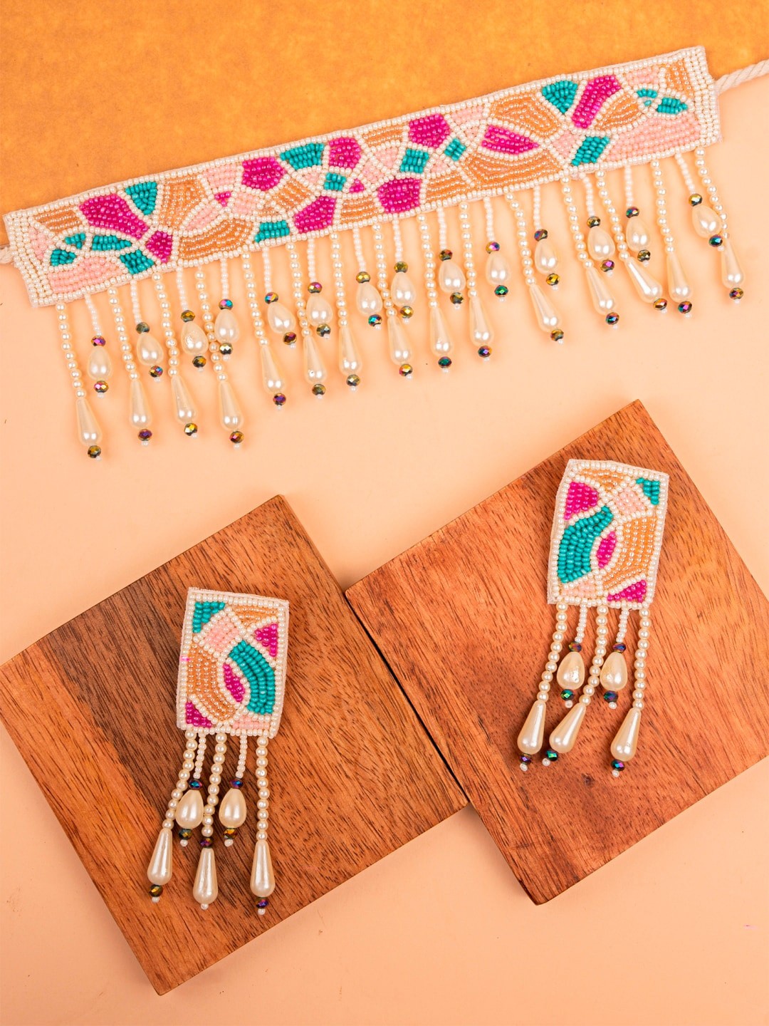 

Crunchy Fashion Beaded Jewellery Set, White