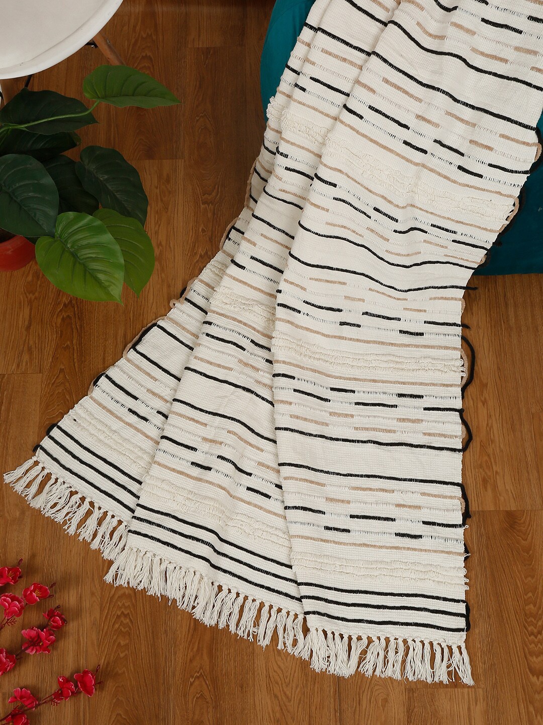 

HOSTA HOMES Off White & Beige Pure Cotton Throw With Tassels