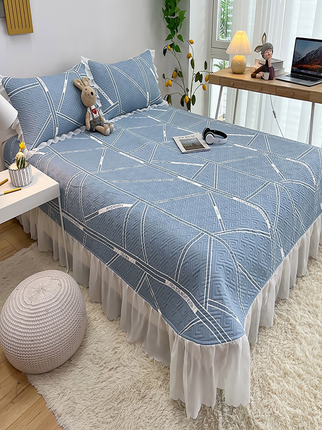

JC Collection Blue & White Printed Single Bed Cover With Pillow Cover