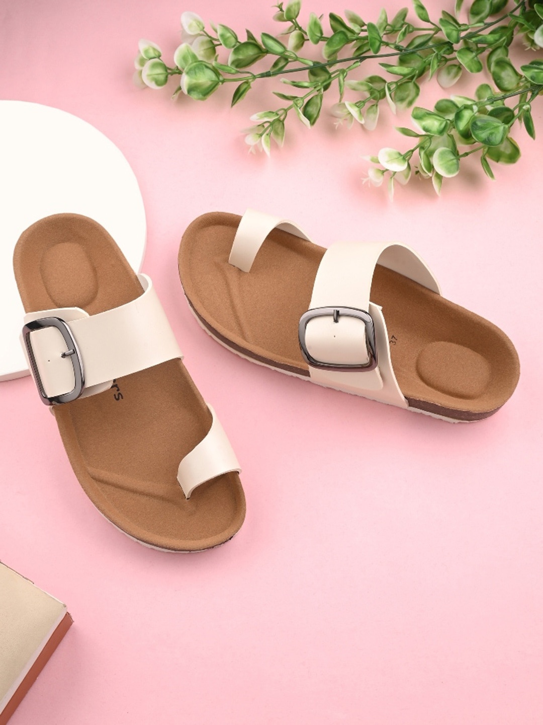 

BRISKERS One Toe Toe Flats With Buckles Detail, White