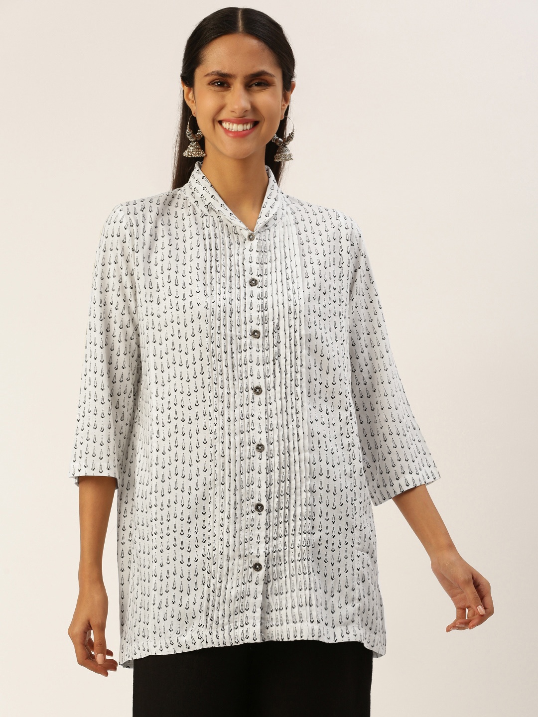 

AMUKTI Abstract Printed V-Neck Tunic, White