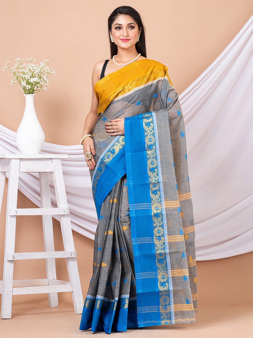 

HOUSE OF ARLI Ethnic Motifs Woven Design Zari Pure Cotton Taant Saree, Grey