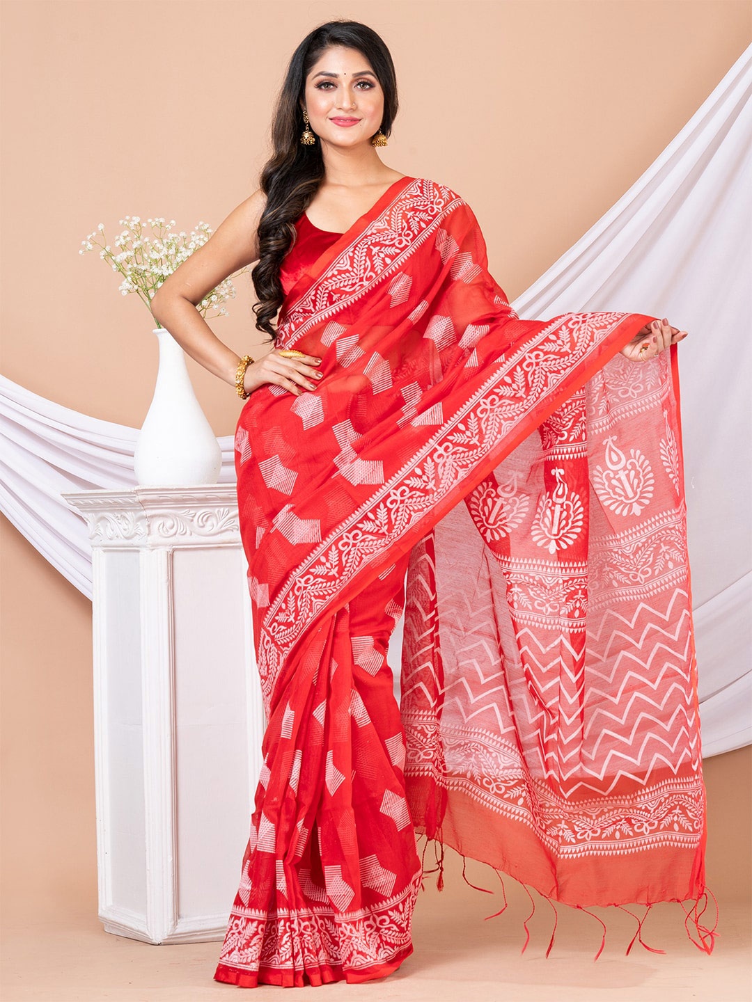 

HOUSE OF ARLI Ethnic Motifs Printed Saree, Red
