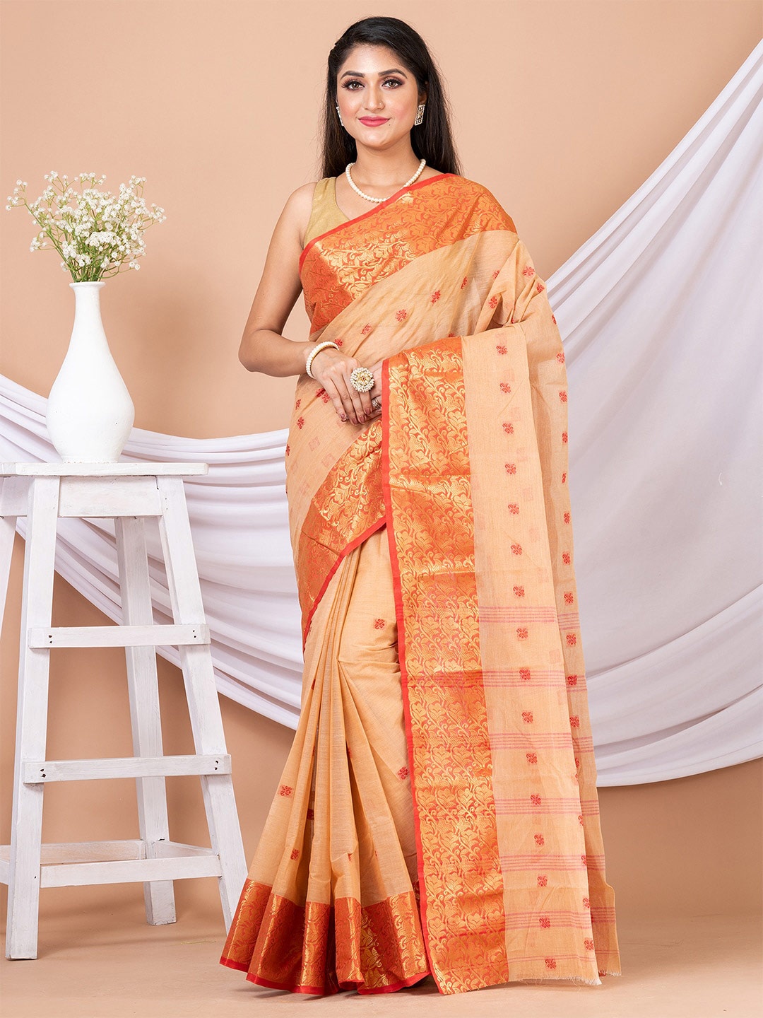 

HOUSE OF ARLI Ethnic Motifs Woven Design Zari Pure Cotton Taant Saree, Beige